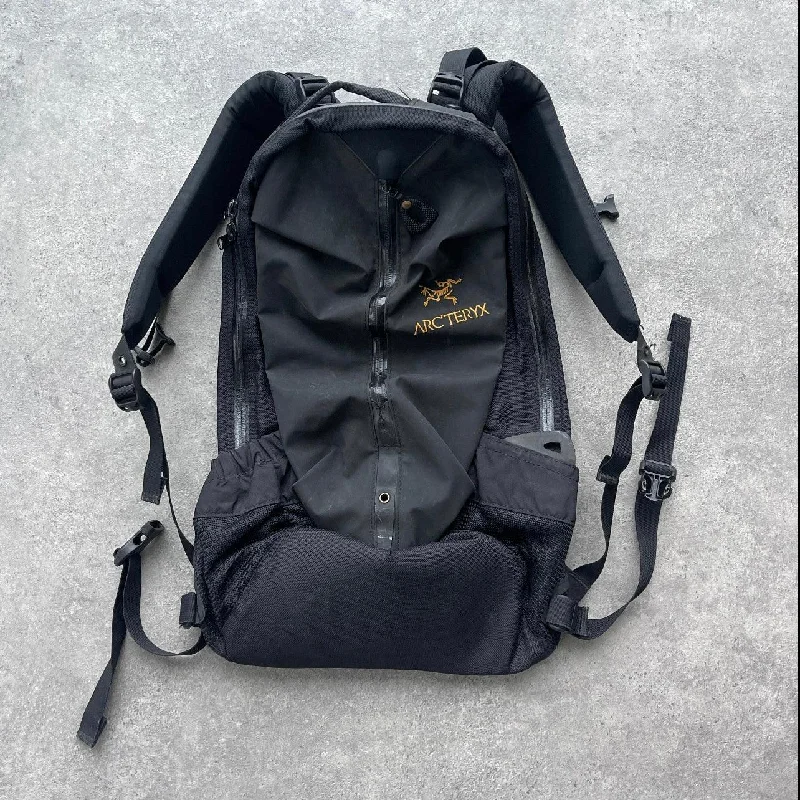 Arc’teryx Arro 22 backpack (20”x12”x8”)